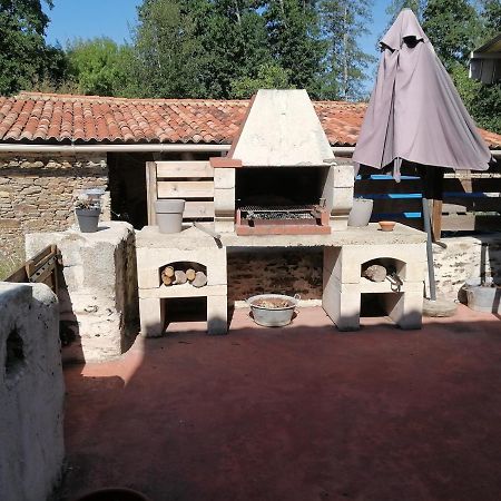 Chambres D'Hotes "La Source" Mareuil-sur-Lay Buitenkant foto
